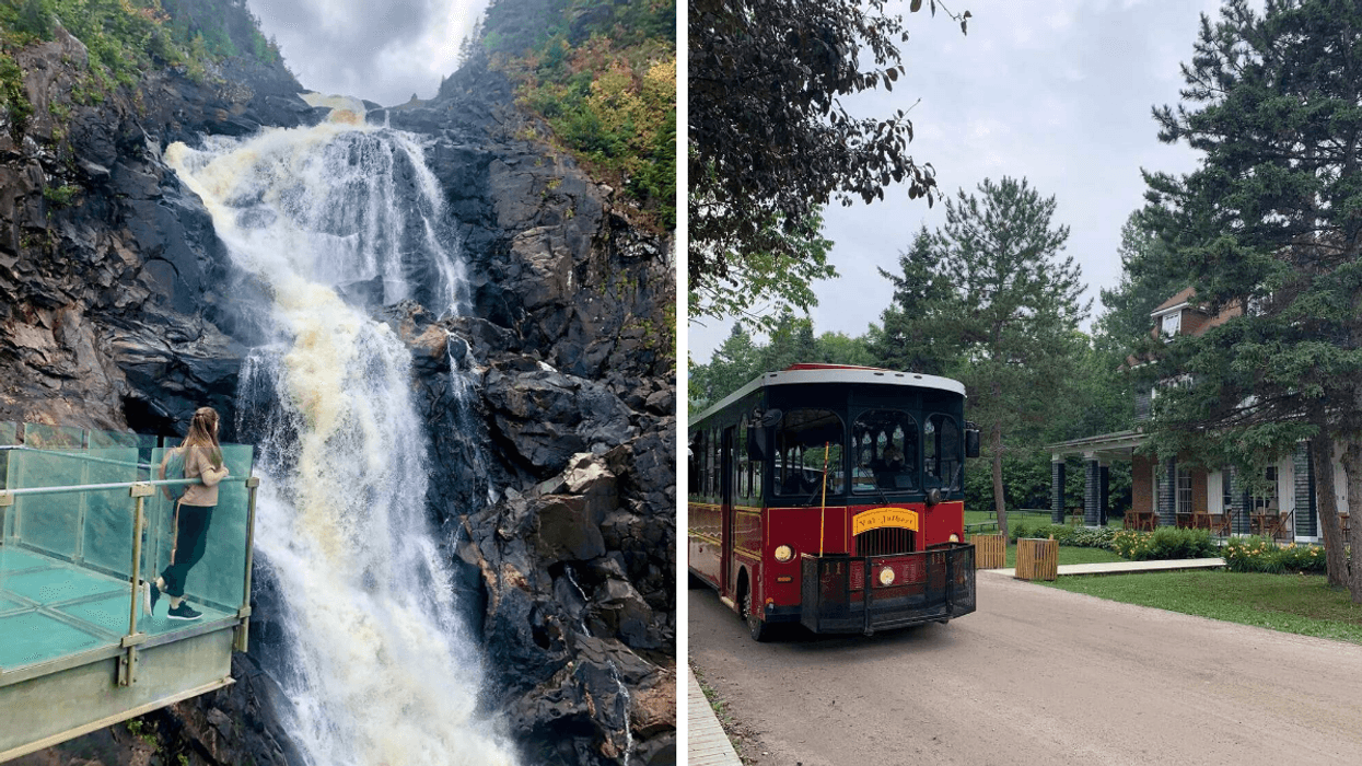 Une personne sur la plateforme près de la chute Ouiatchouan. Droite : Un bus antique rouge devant une maison antique.