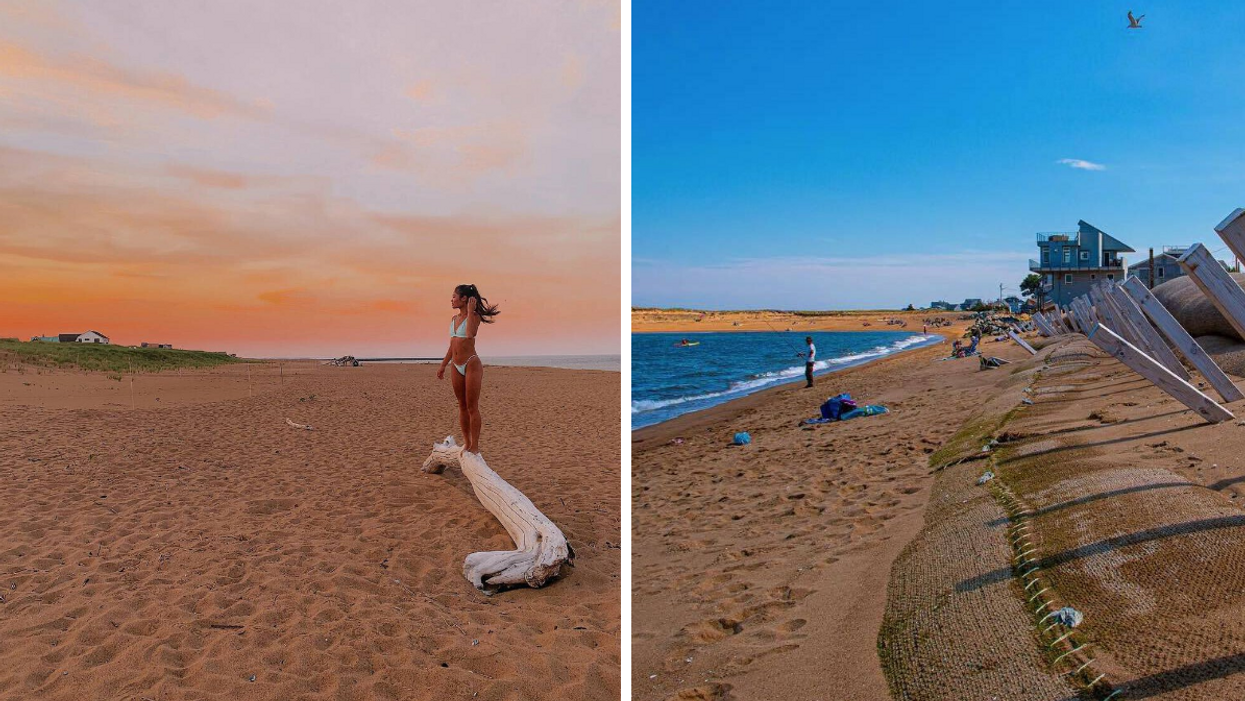 Une personne sur un tronc d'arbre au bord de l'océan. Droite : La plage d'une ville côtière à quelques heures de Montréal.