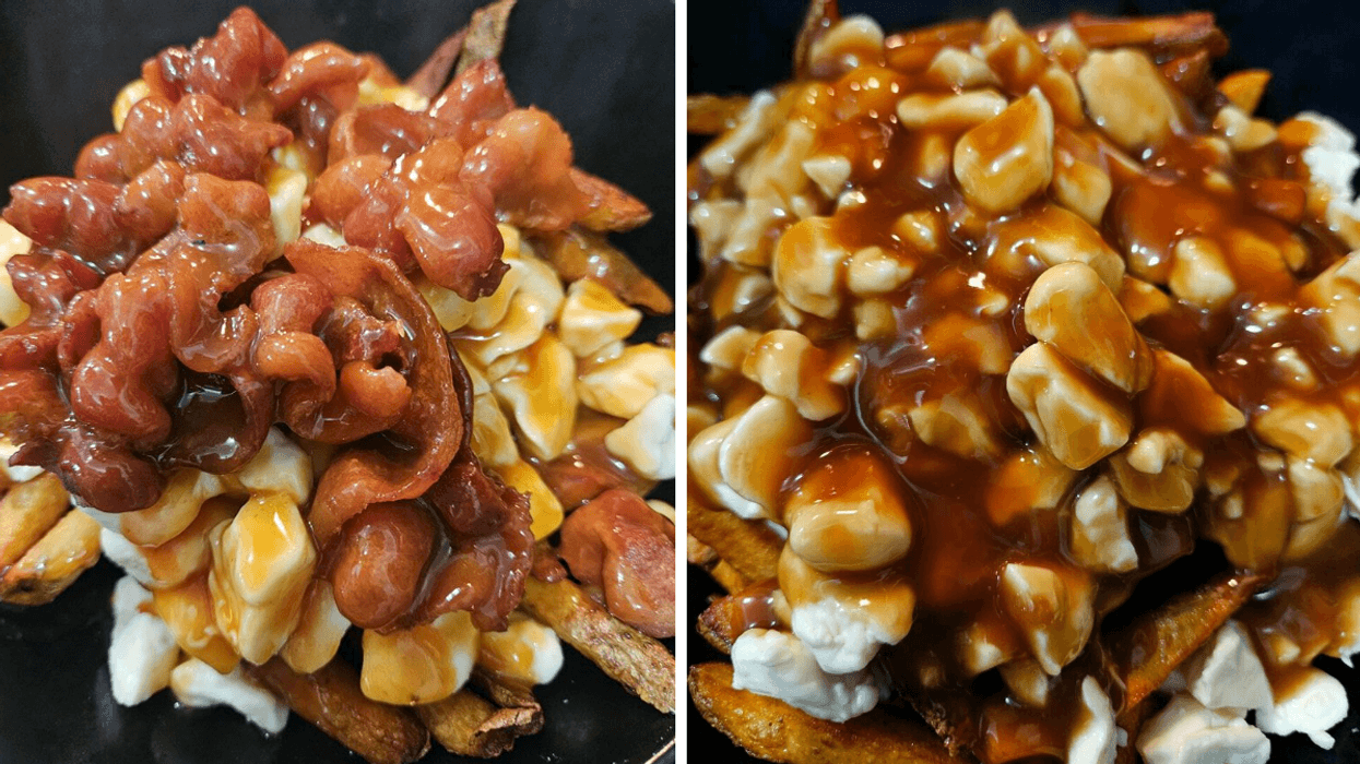 Une poutine avec bacon. Droite : Une poutine ordinaire.