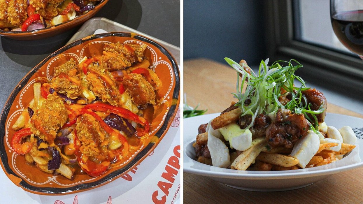 Une poutine avec des morceaux de poulet frits et des poivrons. Droite : une poutine avec des morceaux de viande frite et des oignons verts.