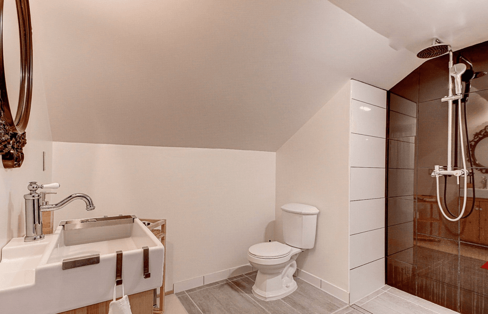 Une salle de bain.