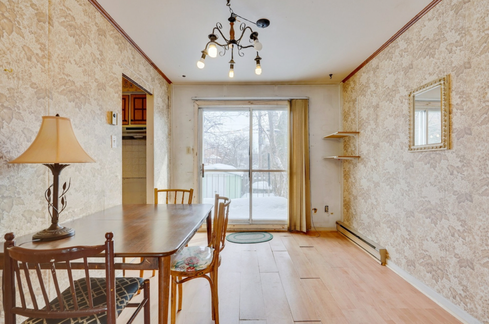 Une salle \u00e0 manger.