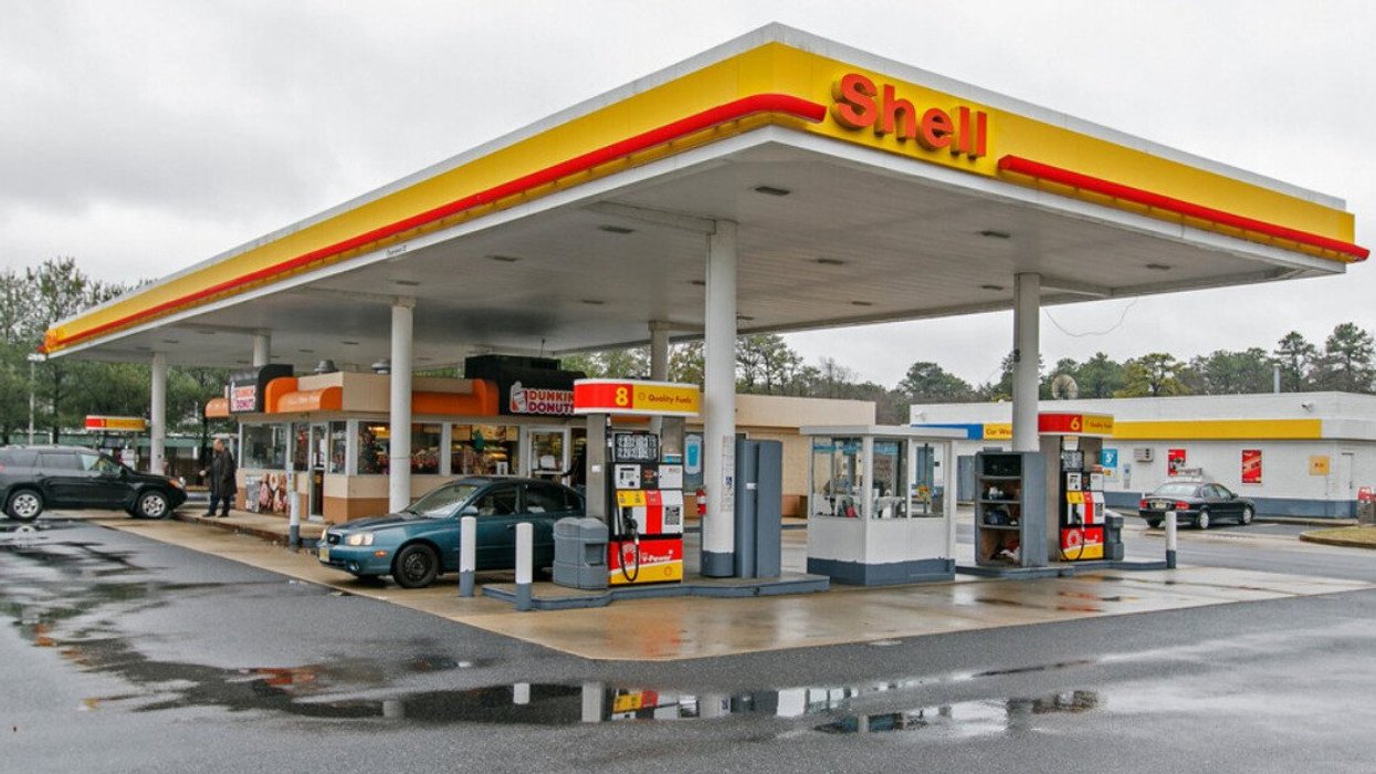 Une station d'essence Shell.