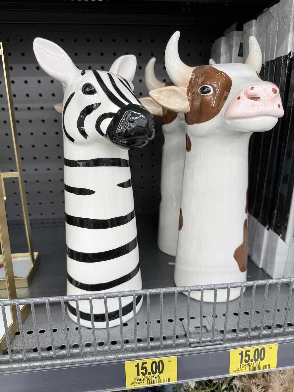 Vase \u00e0 fleurs en t\u00eate de vache et de z\u00e8bre en vente au Tigre G\u00e9ant pour 15 $.