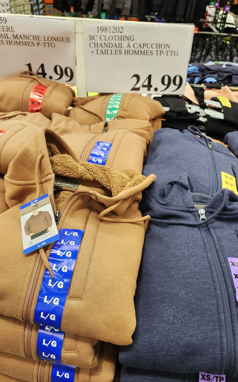 Veste \u00e0 capuchon BC Clothing.