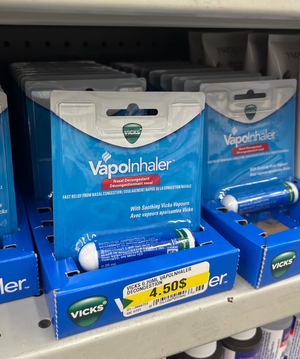 Vicks VapoInhaler dans son emballage au Dollarama.