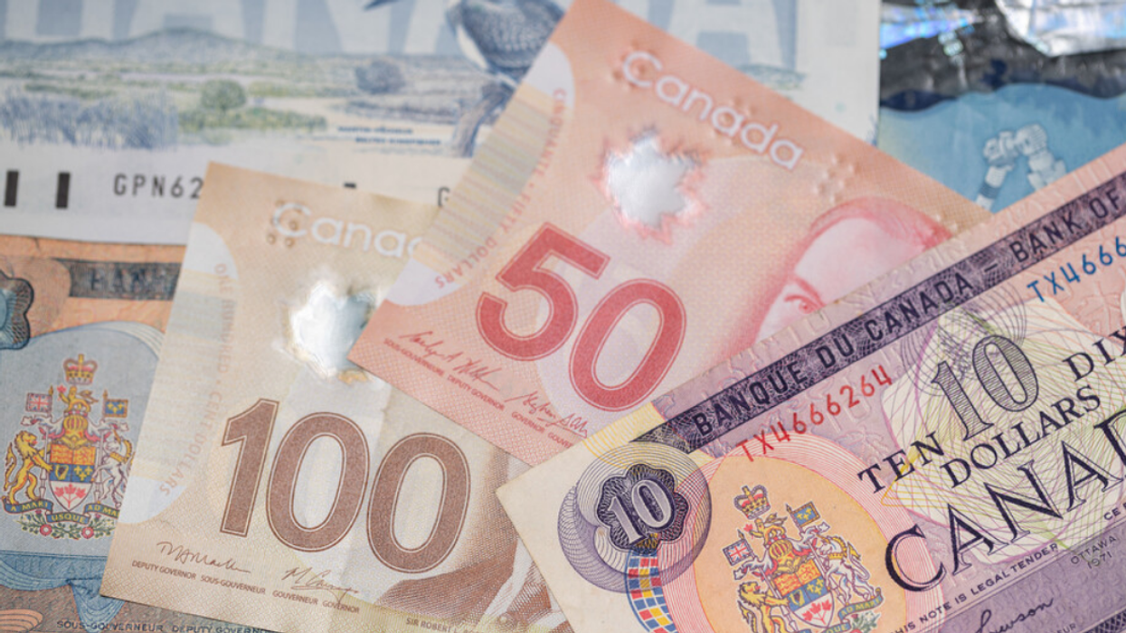 Vieux dollars canadiens.