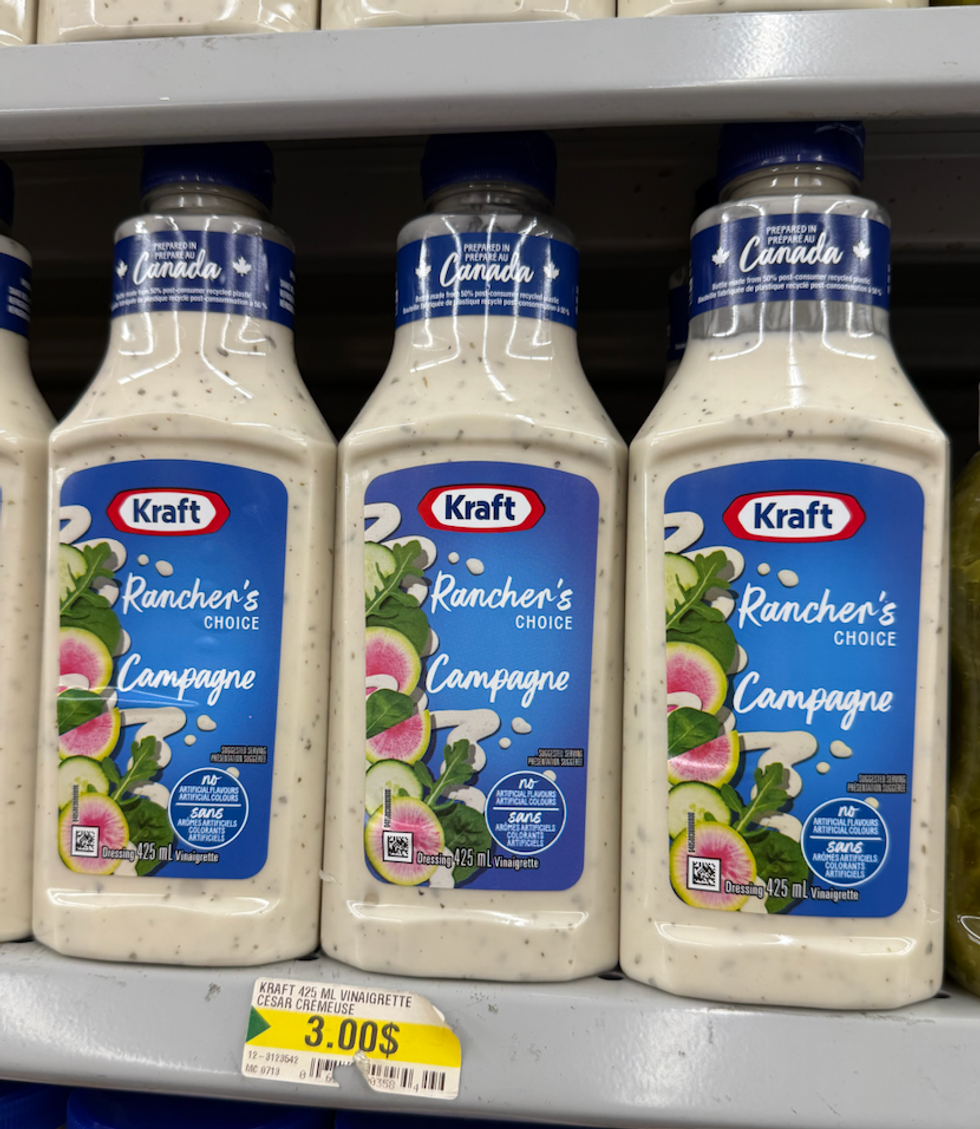 Vinaigrettes Kraft sur les tablettes du Dollarama.