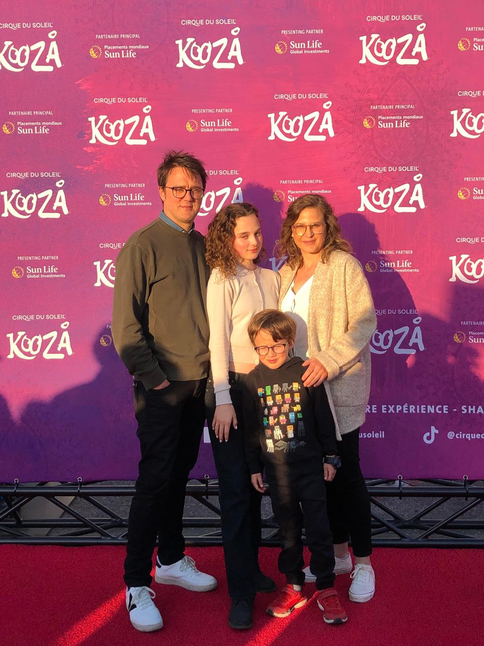 Vincent-Guillaume Otis et \u00c9veline G\u00e9linas avec deux de leurs trois enfants.