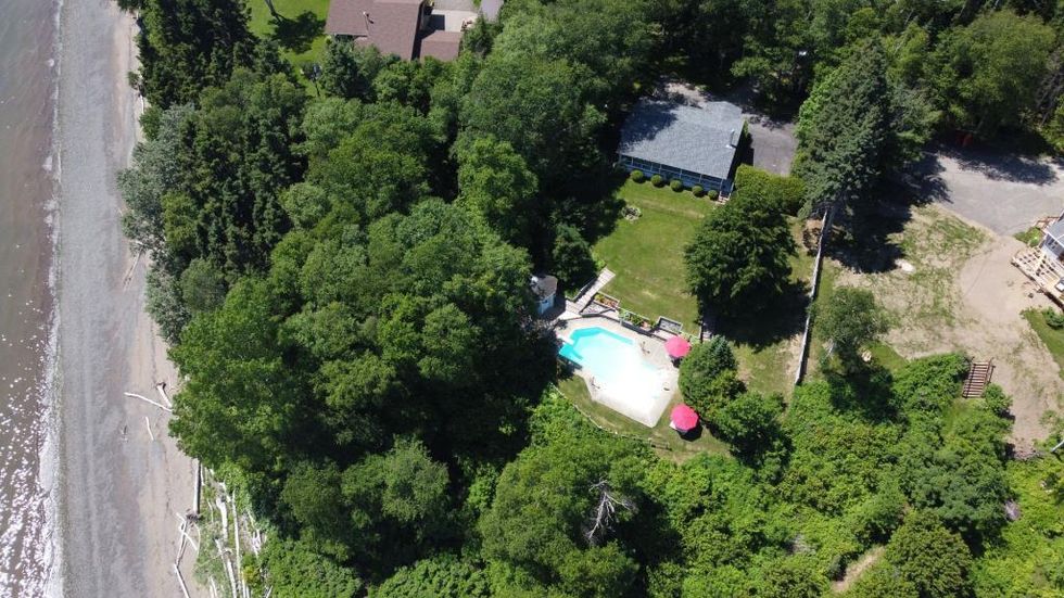 Vue a\u00e9rienne de la maison.