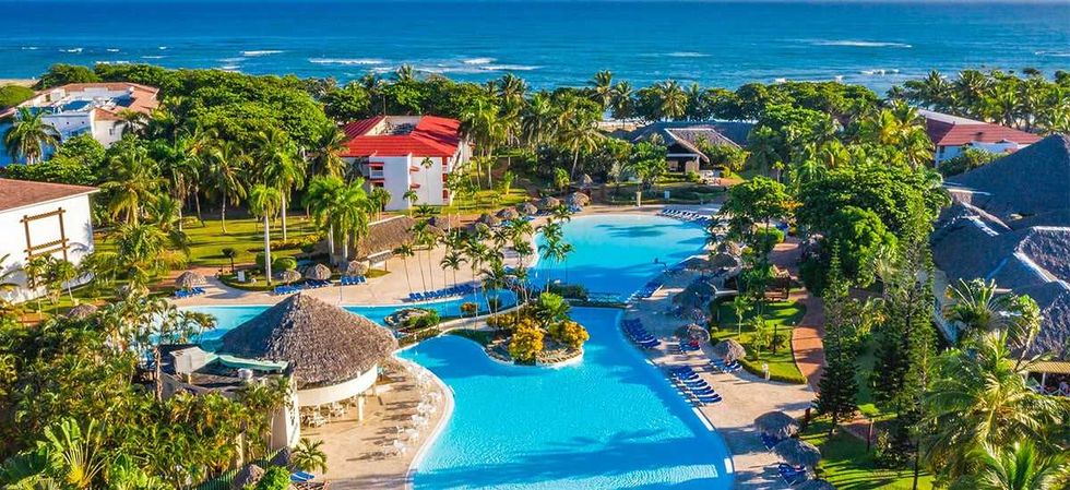 Vue a\u00e9rienne du Marien Puerto Plata Hotel avec sa grande piscine lagon entour\u00e9e de v\u00e9g\u00e9tation tropicale.