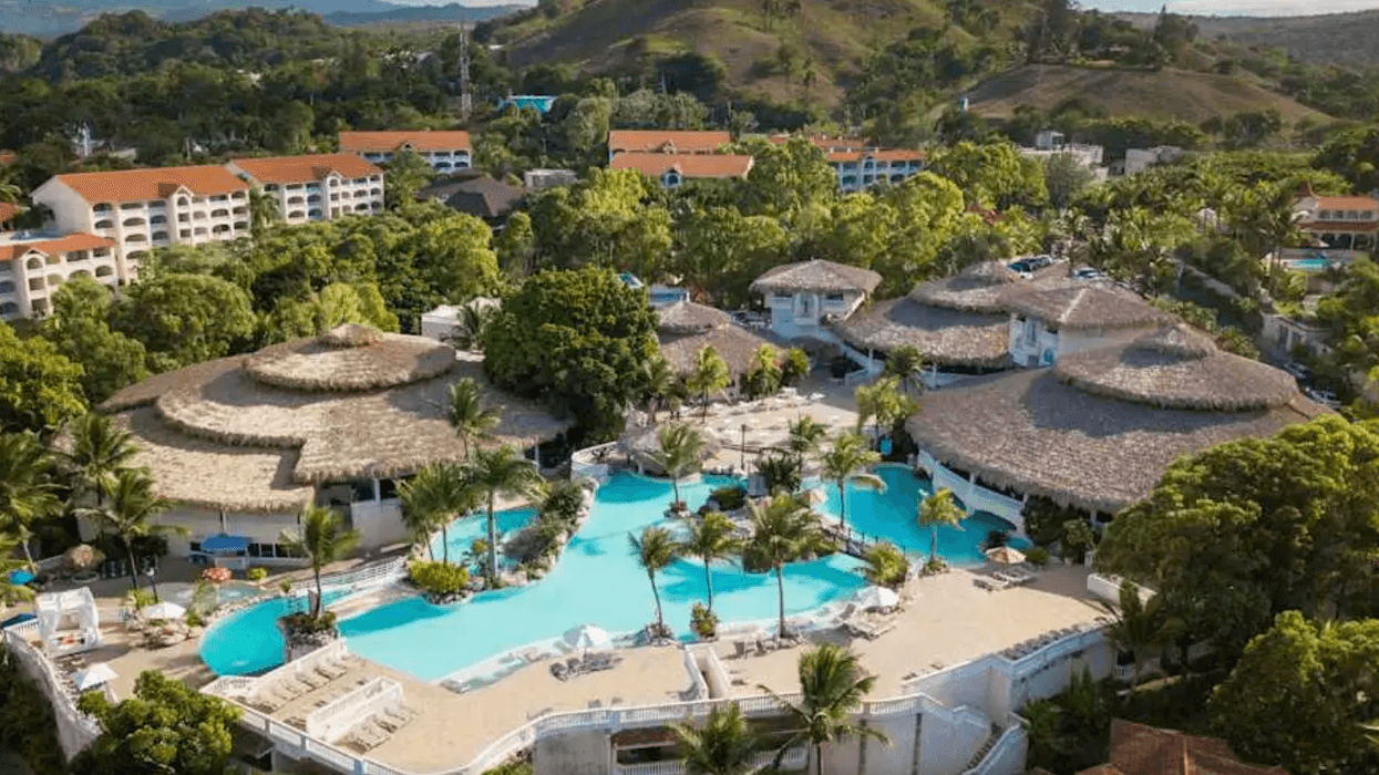 Vue aérienne du Cofresi Palm Beach & Spa Resort à Puerto Plata en République dominicaine.