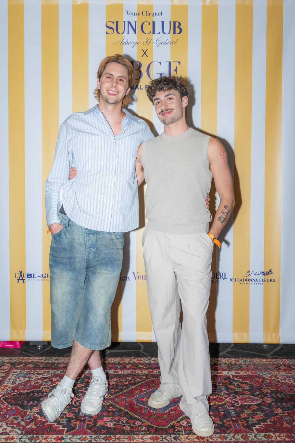 Zo\u00e9 Duval sur le tapis rouge du Grand Prix de la F1 \u00e0 l'Auberge Saint-Gabriel.